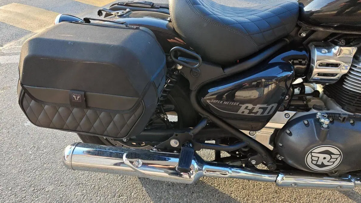 Royal Enfield Super Meteor 650 (2023 - 26)  (3)
