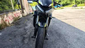 Triumph Street Triple RS (2020 - 22)  (2)