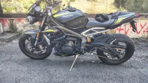 Triumph Street Triple RS (2020 - 22)  (3)