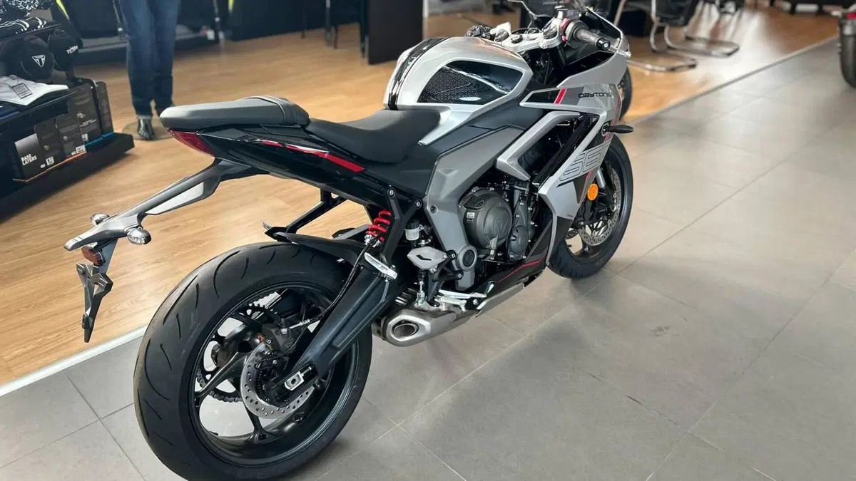 Triumph Daytona 660 (2027)  (2)