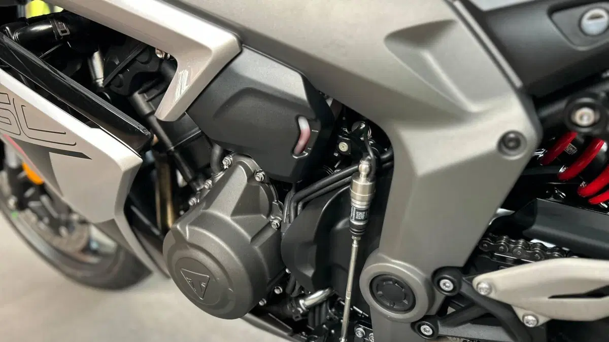 Triumph Daytona 660 (2027)  (7)