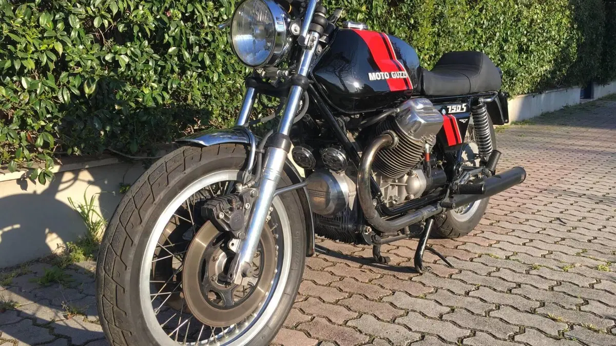 Moto Guzzi   (2)