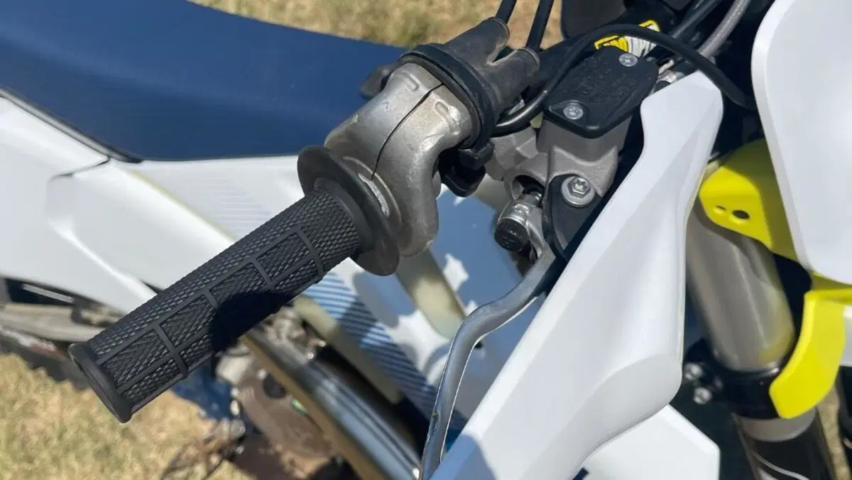 Husqvarna TE 300 (2024)  (8)