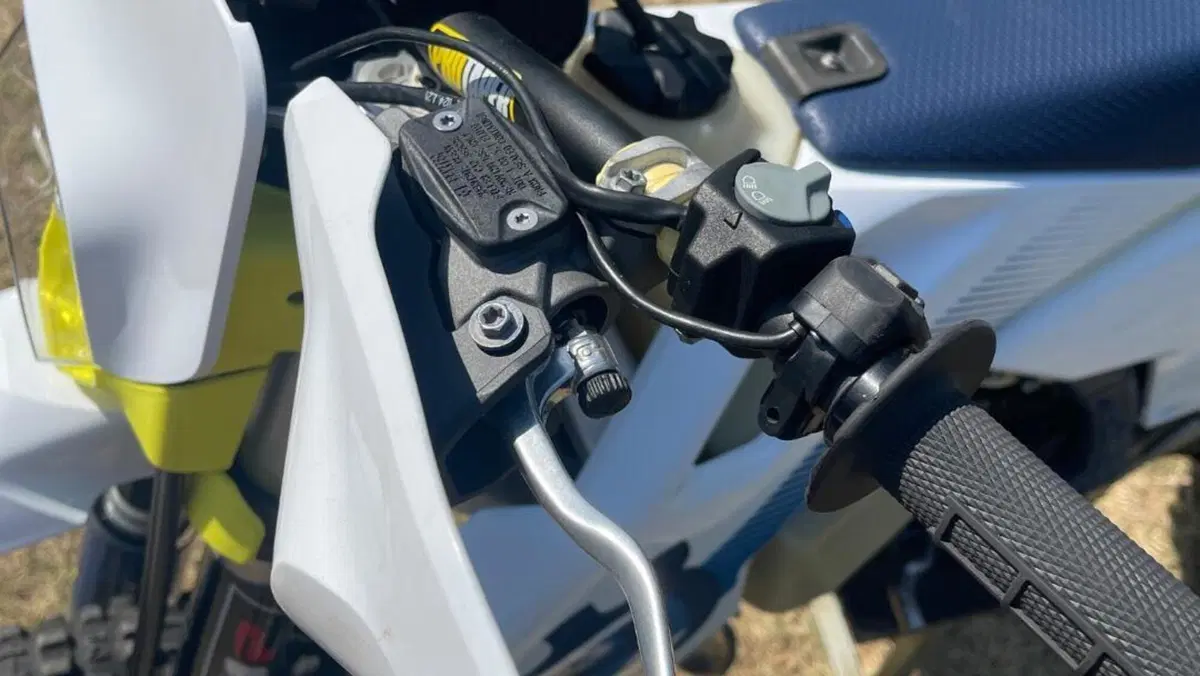 Husqvarna TE 300 (2024)  (9)