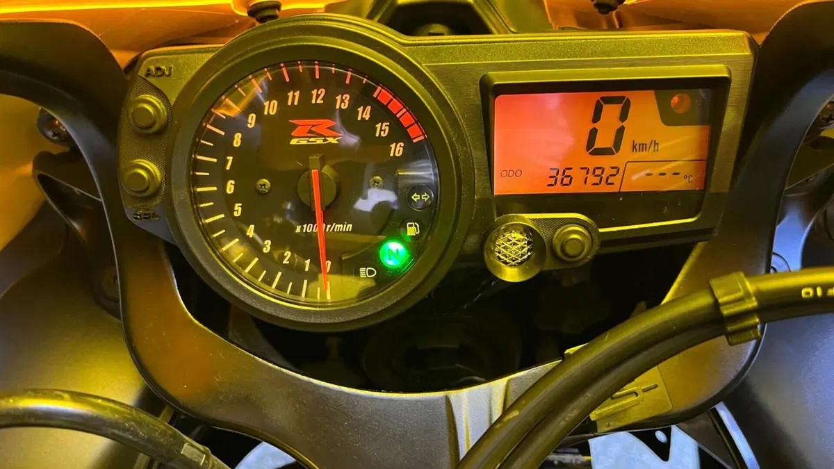 Suzuki GSX R 750 (2004 - 05)  (5)