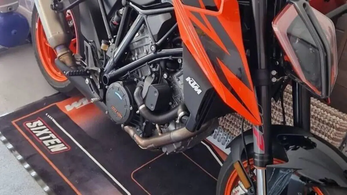 KTM 1290 Super Duke R (2020)  (5)