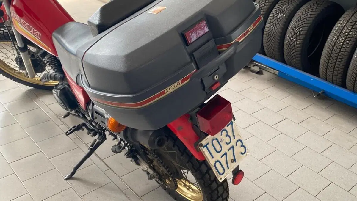 Suzuki   (4)