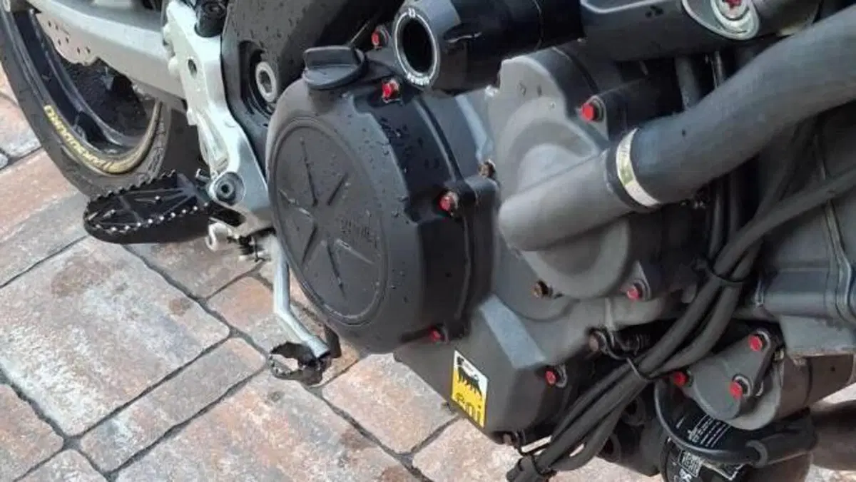 Aprilia Dorsoduro 750 (2009 - 14)  (7)