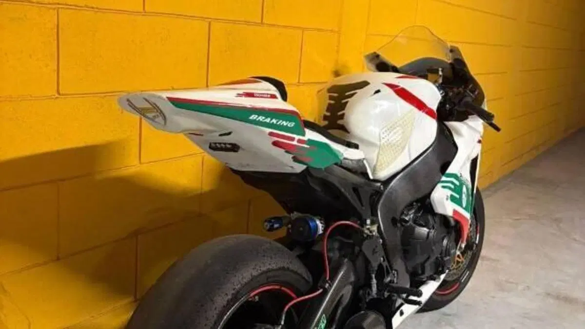 Honda CBR 1000 RR Fireblade (2008 - 11)  (2)