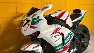 Honda CBR 1000 RR Fireblade (2008 - 11)  (3)