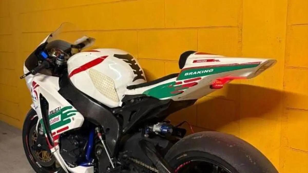Honda CBR 1000 RR Fireblade (2008 - 11)  (4)