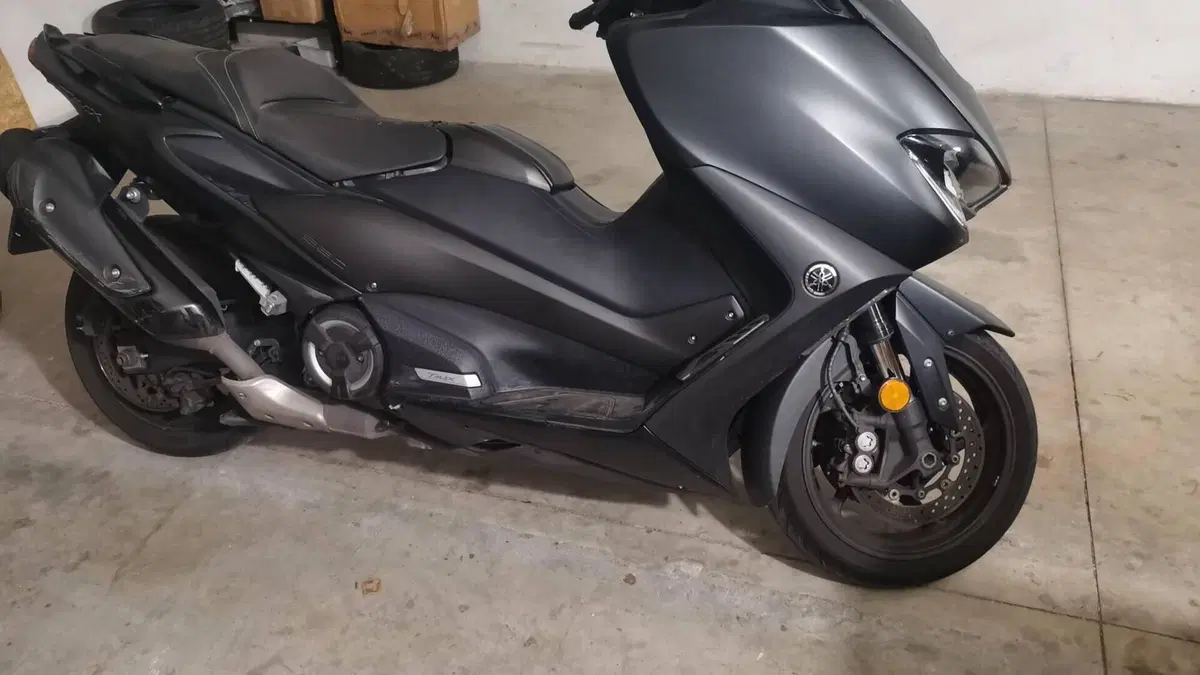 Yamaha T-Max 560 20° anniversario (2021)  (4)