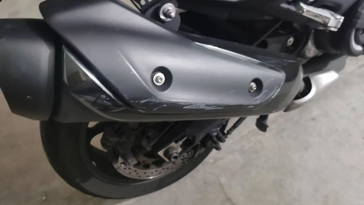 Yamaha T-Max 560 20° anniversario (2021)  (6)