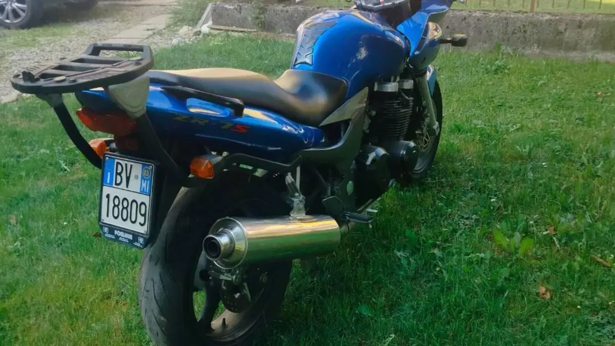 Kawasaki ZR 7S  (3)