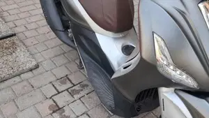 Piaggio Beverly 300 i.e. ABS-ASR (2016 - 20)  (2)