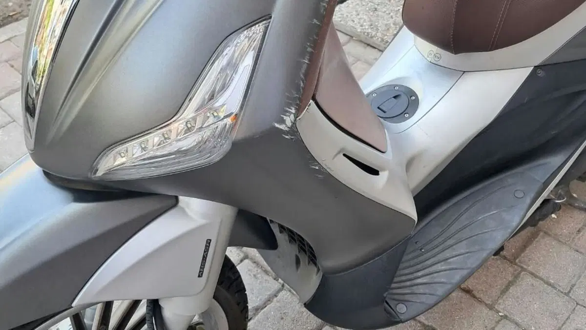 Piaggio Beverly 300 i.e. ABS-ASR (2016 - 20)  (4)
