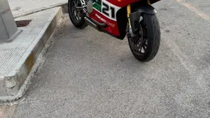 Ducati Panigale V2 Bayliss 1st Championship 20th Anniversary (2021 - 24)  (2)
