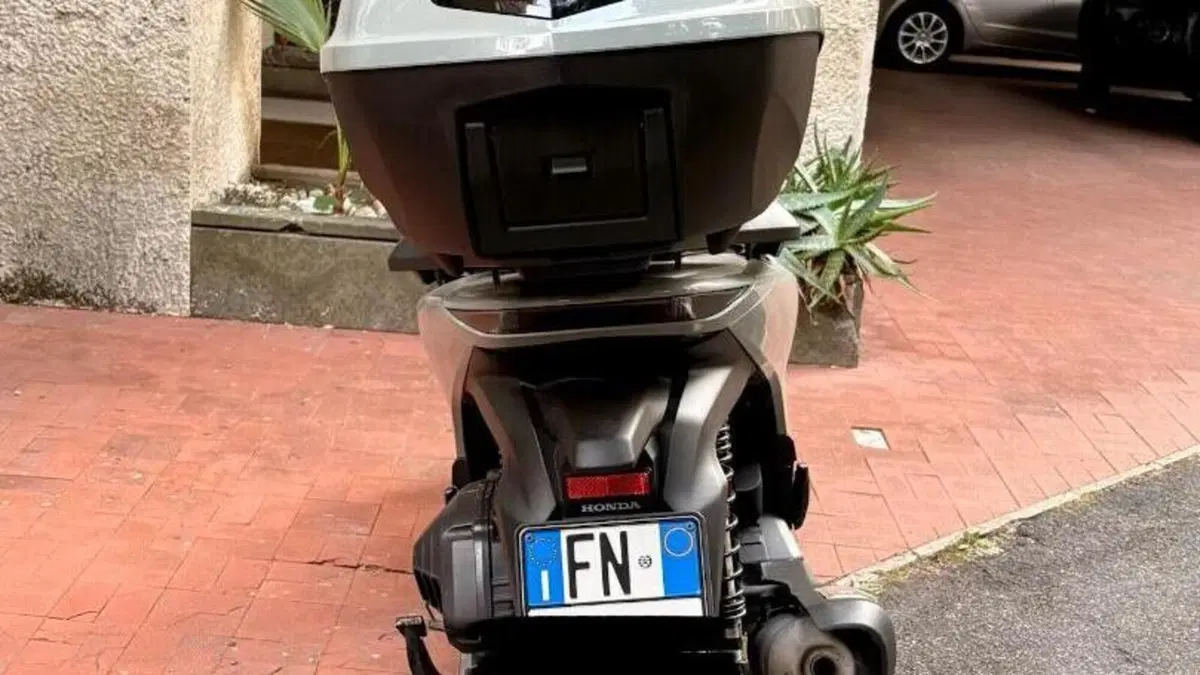 Honda SH 150i (2024 - 25)  (2)