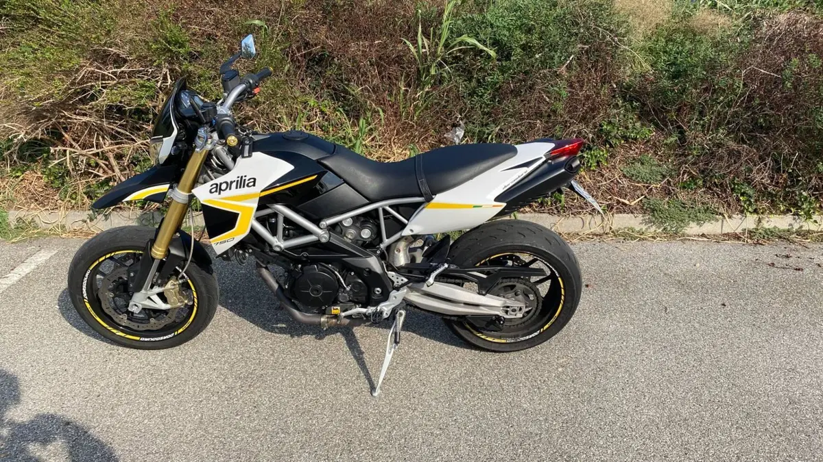 Aprilia Dorsoduro 750 (2009 - 14)  (4)