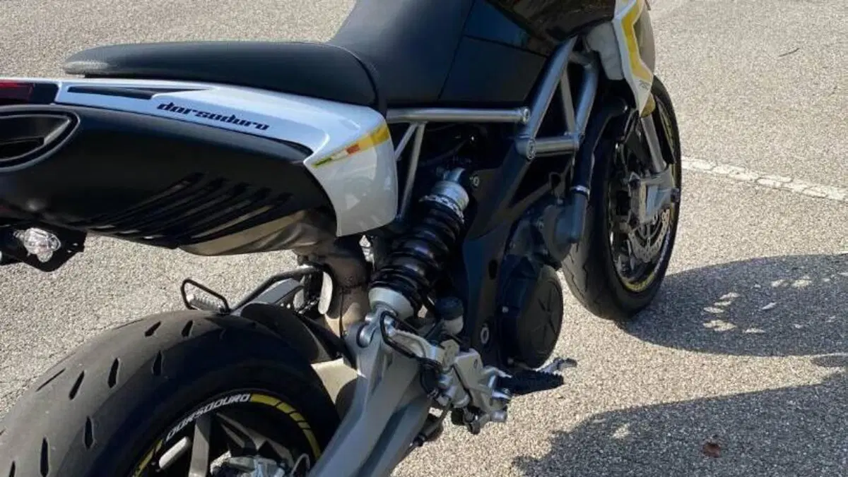 Aprilia Dorsoduro 750 (2009 - 14)  (9)