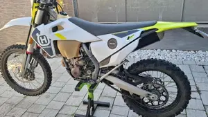 Husqvarna FE 250 (2022)  (2)