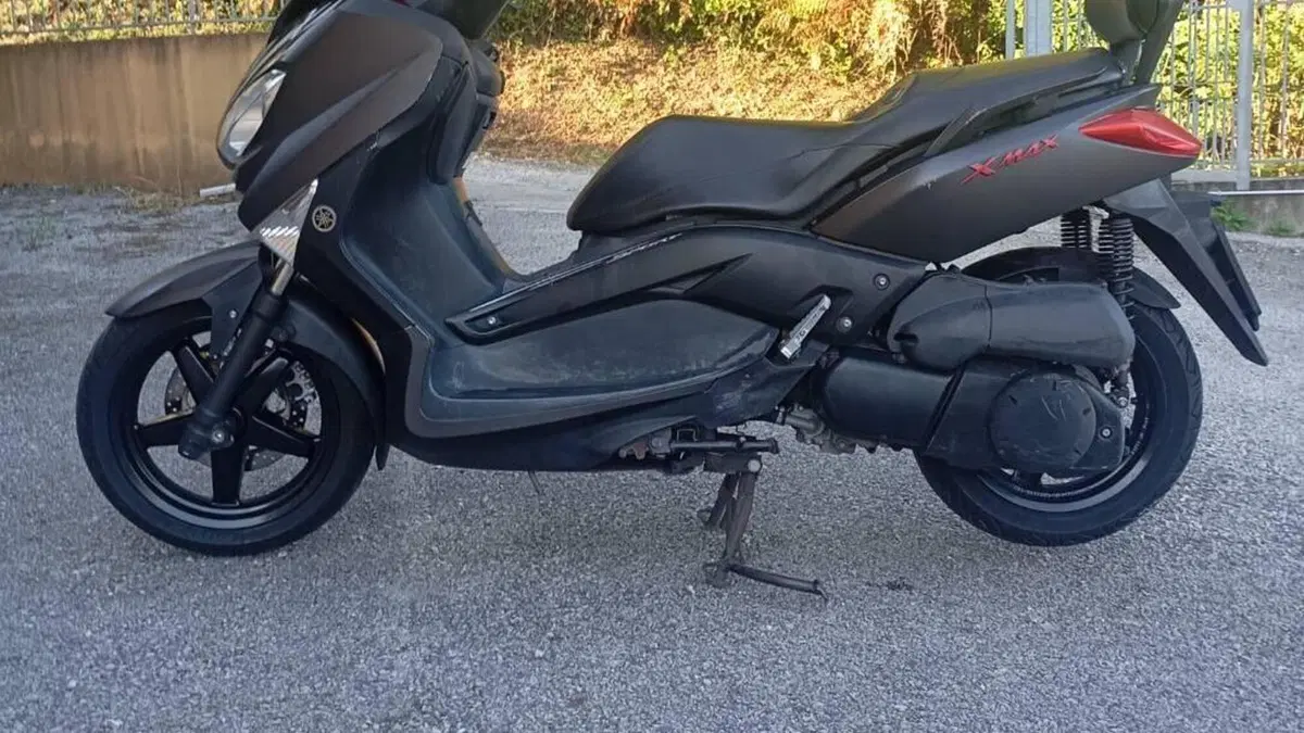 Yamaha X-Max 250 Sport (2011 - 13)  (2)