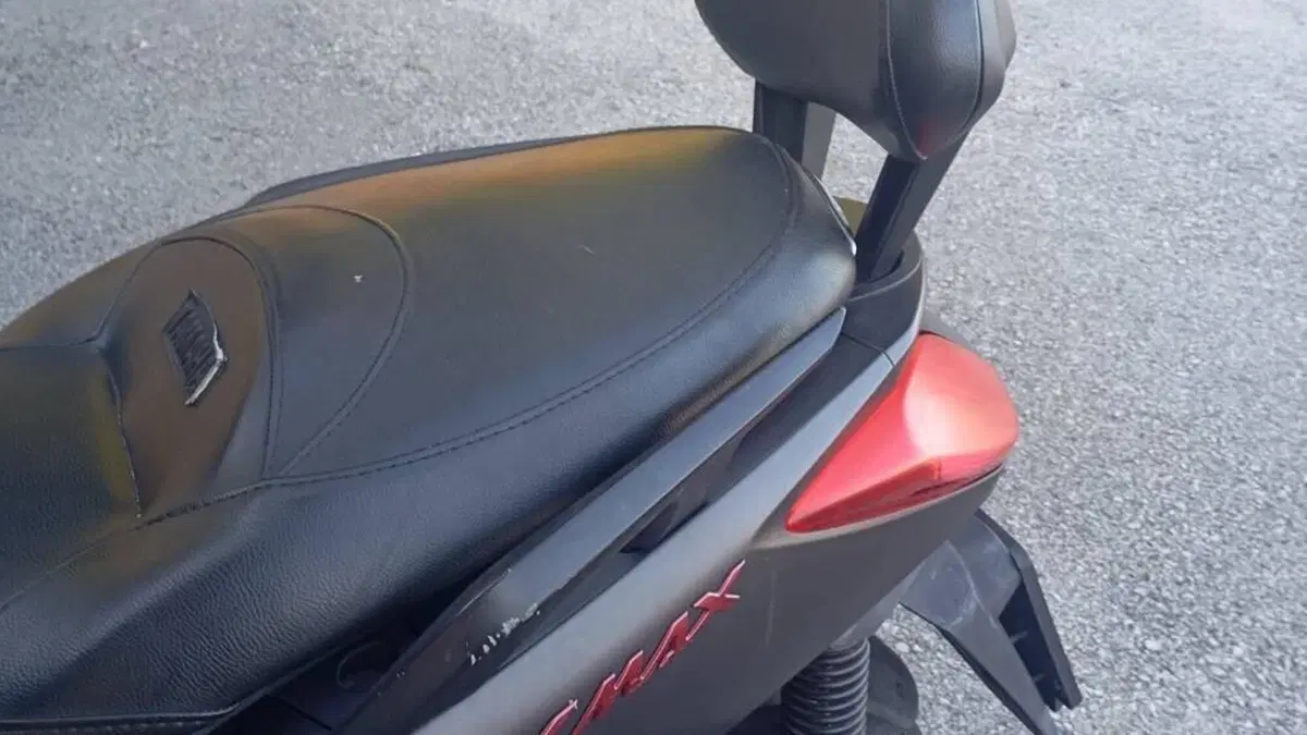 Yamaha X-Max 250 Sport (2011 - 13)  (4)