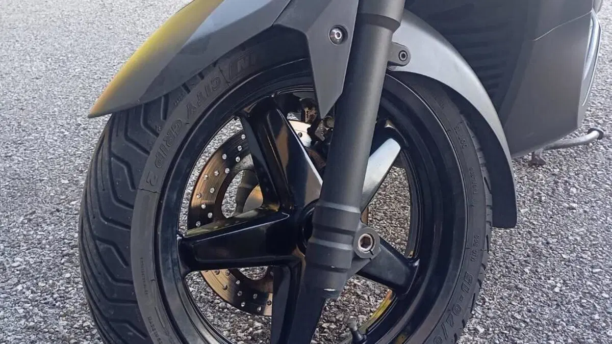 Yamaha X-Max 250 Sport (2011 - 13)  (5)