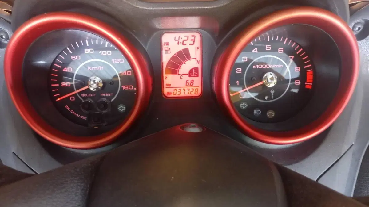 Yamaha X-Max 250 Sport (2011 - 13)  (6)
