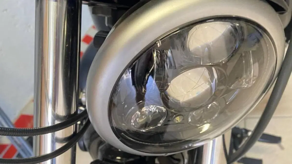 Harley-Davidson 883 Iron (2012 - 14) - XL 883N  (6)