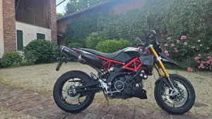 Aprilia Dorsoduro 900 (2017 - 20)  (4)