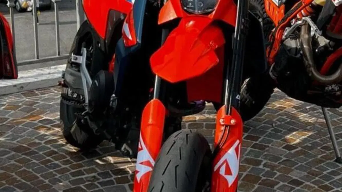 KTM 690 SMC R (2023 - 25)  (2)