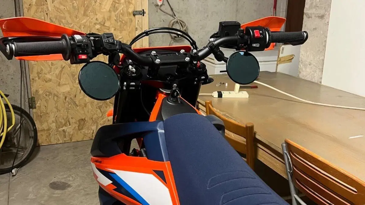 KTM 690 SMC R (2023 - 25)  (3)