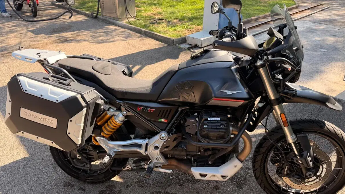 Moto Guzzi V85 TT Centenario (2021 - 22) 