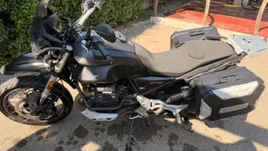 Moto Guzzi V85 TT Centenario (2021 - 22)  (2)