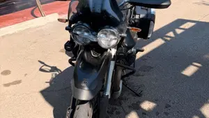 Moto Guzzi V85 TT Centenario (2021 - 22)  (3)