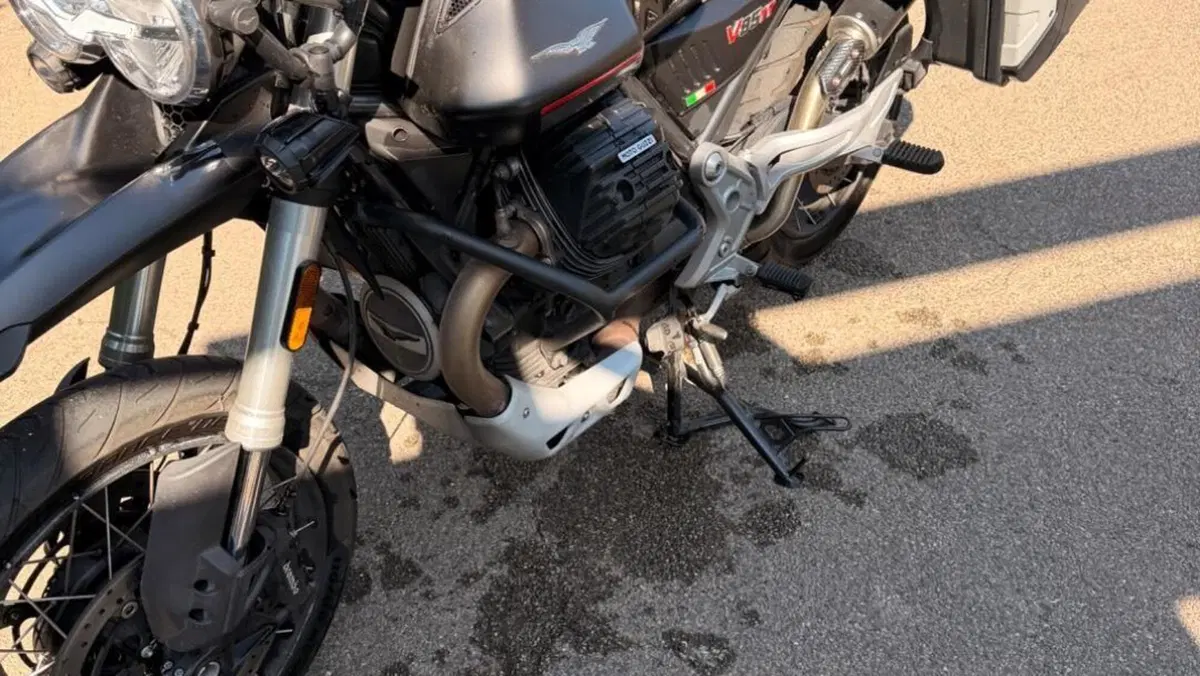 Moto Guzzi V85 TT Centenario (2021 - 22)  (6)