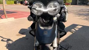 Moto Guzzi V85 TT Centenario (2021 - 22)  (7)