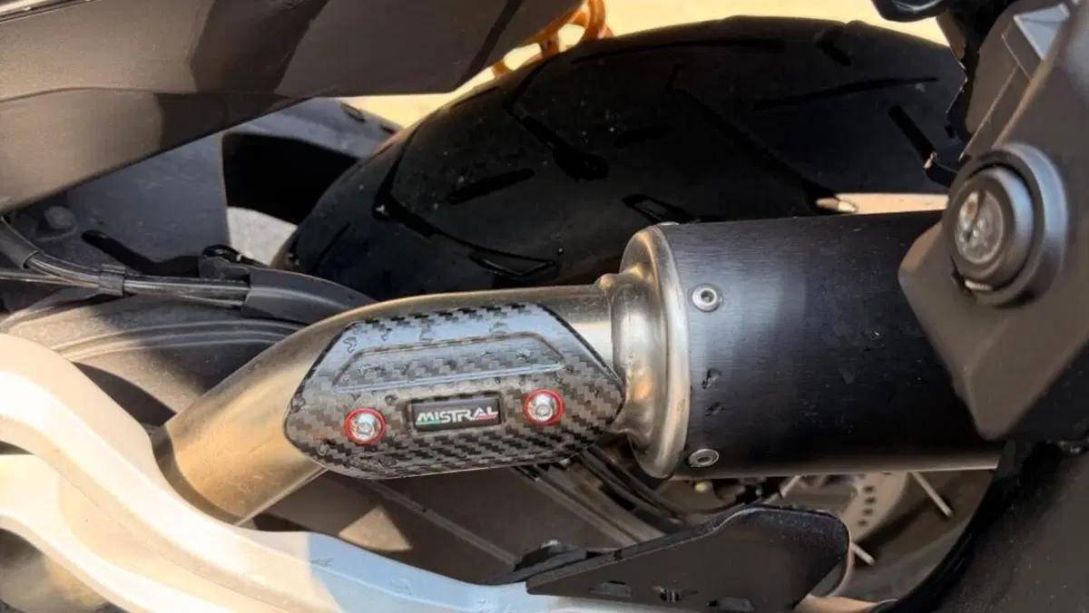 Moto Guzzi V85 TT Centenario (2021 - 22)  (8)