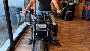 Moto Guzzi V85 TT Centenario (2021 - 22)  (9)