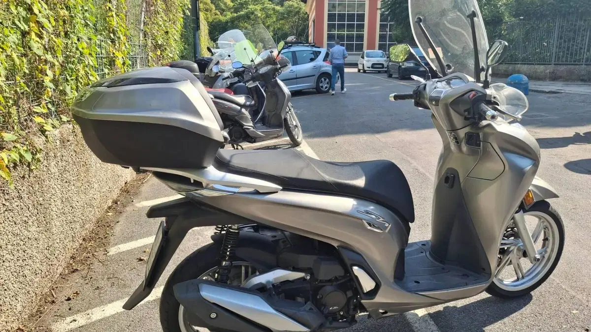 Honda SH 350 (2021 - 24)  (3)
