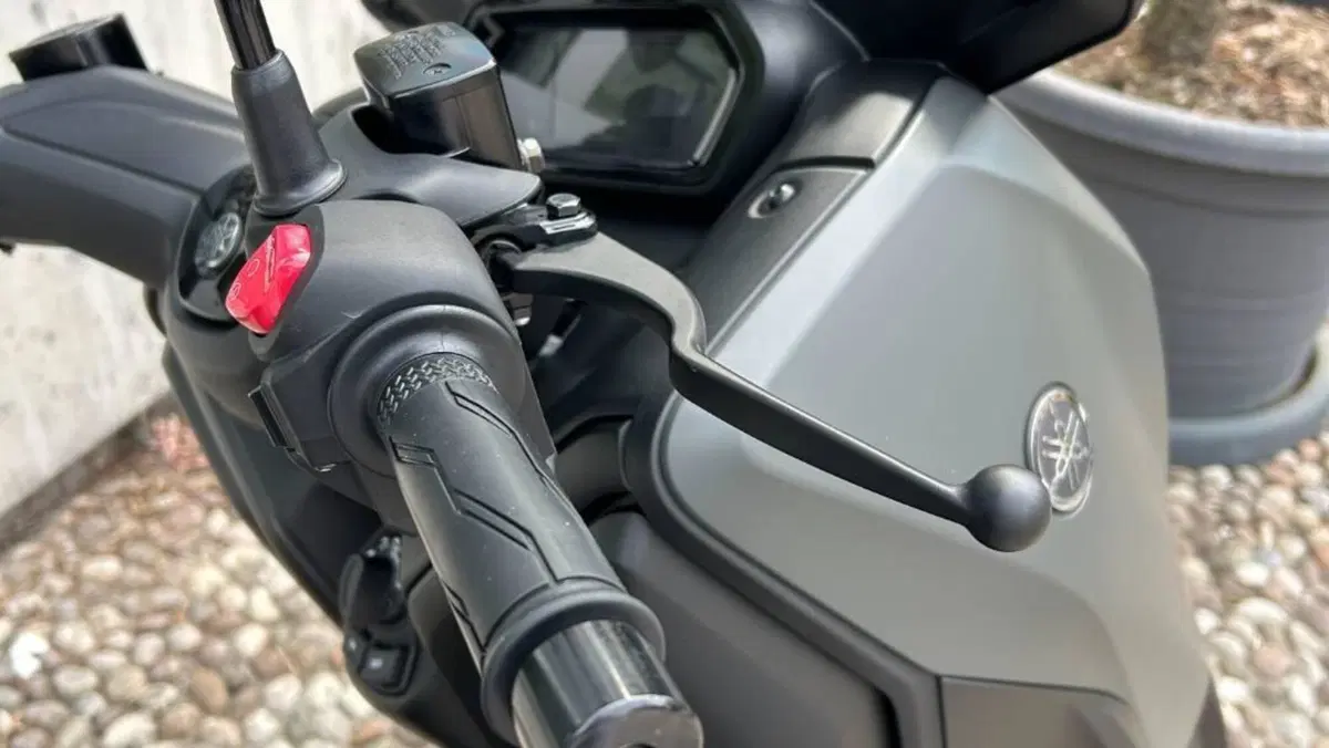 Yamaha X-Max 300 (2025 - 26)  (3)