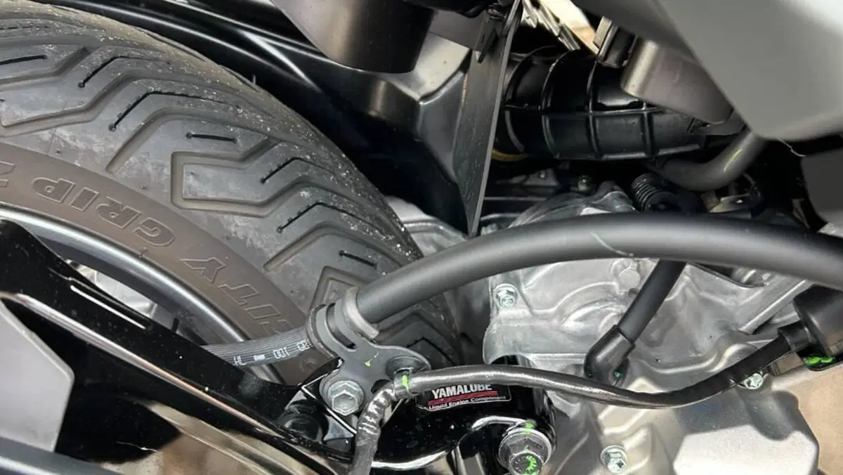 Yamaha X-Max 300 (2025 - 26)  (4)