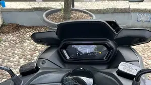 Yamaha X-Max 300 (2025 - 26)  (5)
