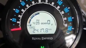 Royal Enfield Super Meteor 650 (2023 - 26)  (7)