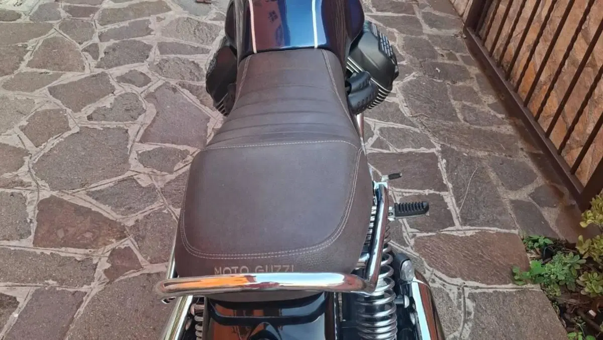 Moto Guzzi V7 Special (2021 - 24)  (2)
