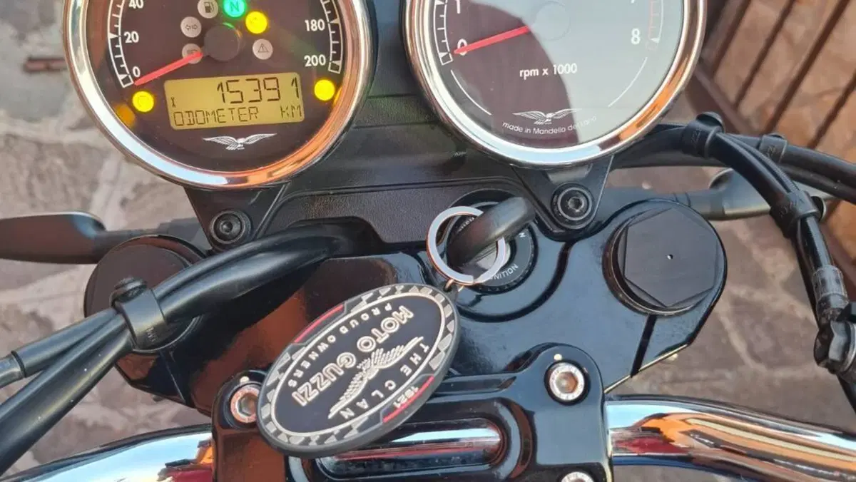 Moto Guzzi V7 Special (2021 - 24)  (6)