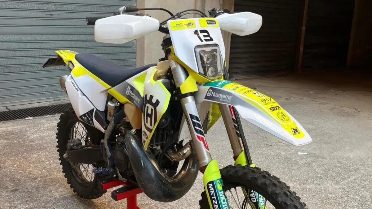 Husqvarna TE 250i (2023)  (2)