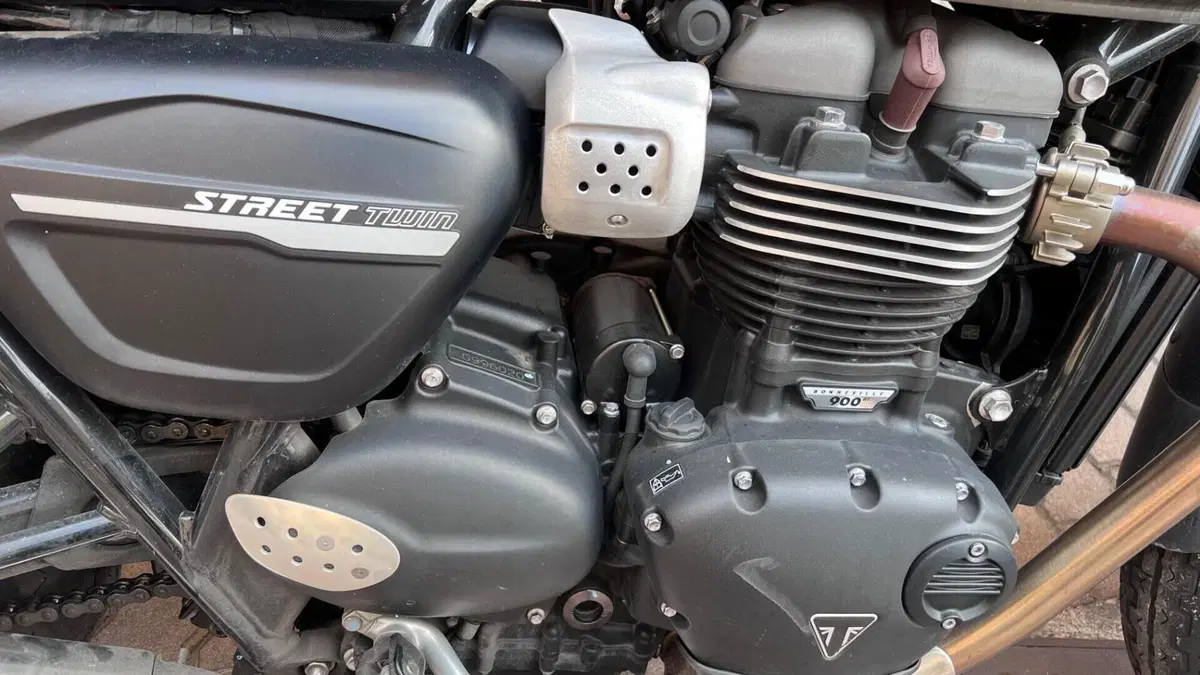 Triumph Street Twin 900 (2019 - 20)  (3)