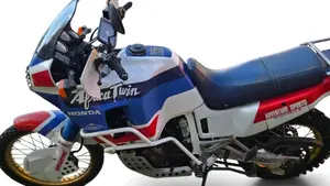 Honda Africa Twin XRV 650  (10)
